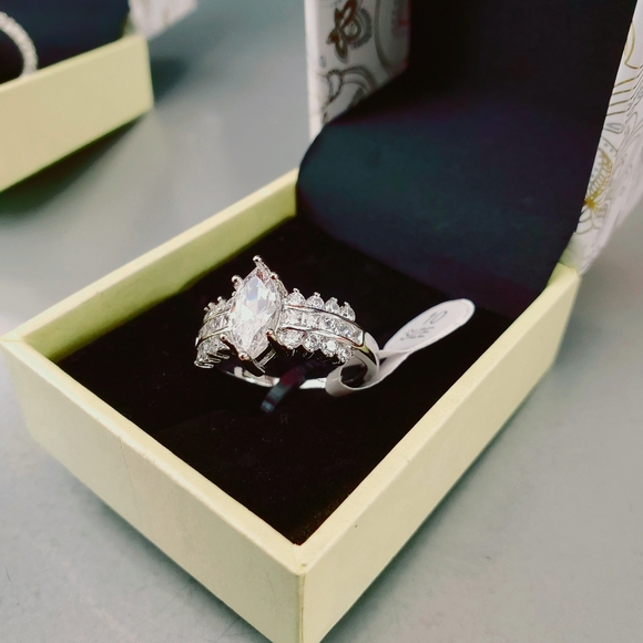 Ring - Picture 2 of 4